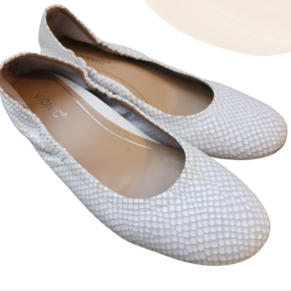 Vionic Cream Snake-Embossed Ballet Flats